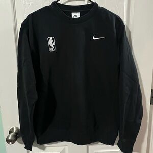 NBA Nike Standard Issue Crew-Neck Sweatshirt. Size S